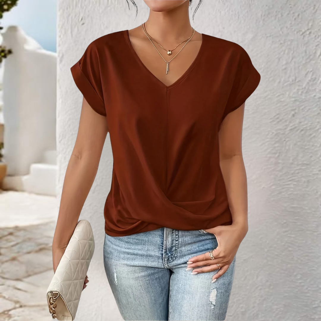 CLEO | T-shirt décontracté avec encolure en cœur.