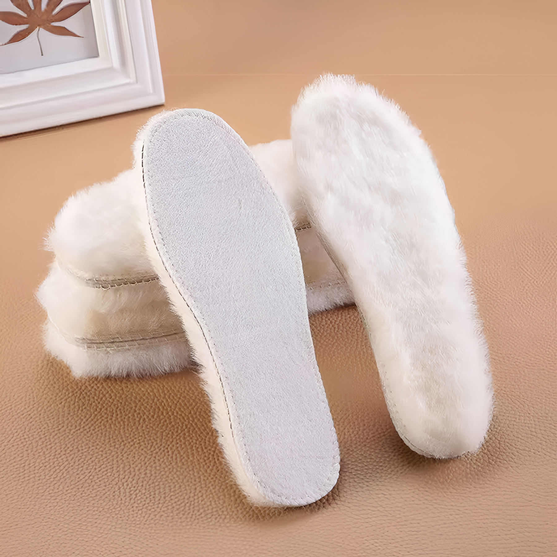Eveline™ | Semelles de pantoufles en suède synthétique avec fourrure blanche