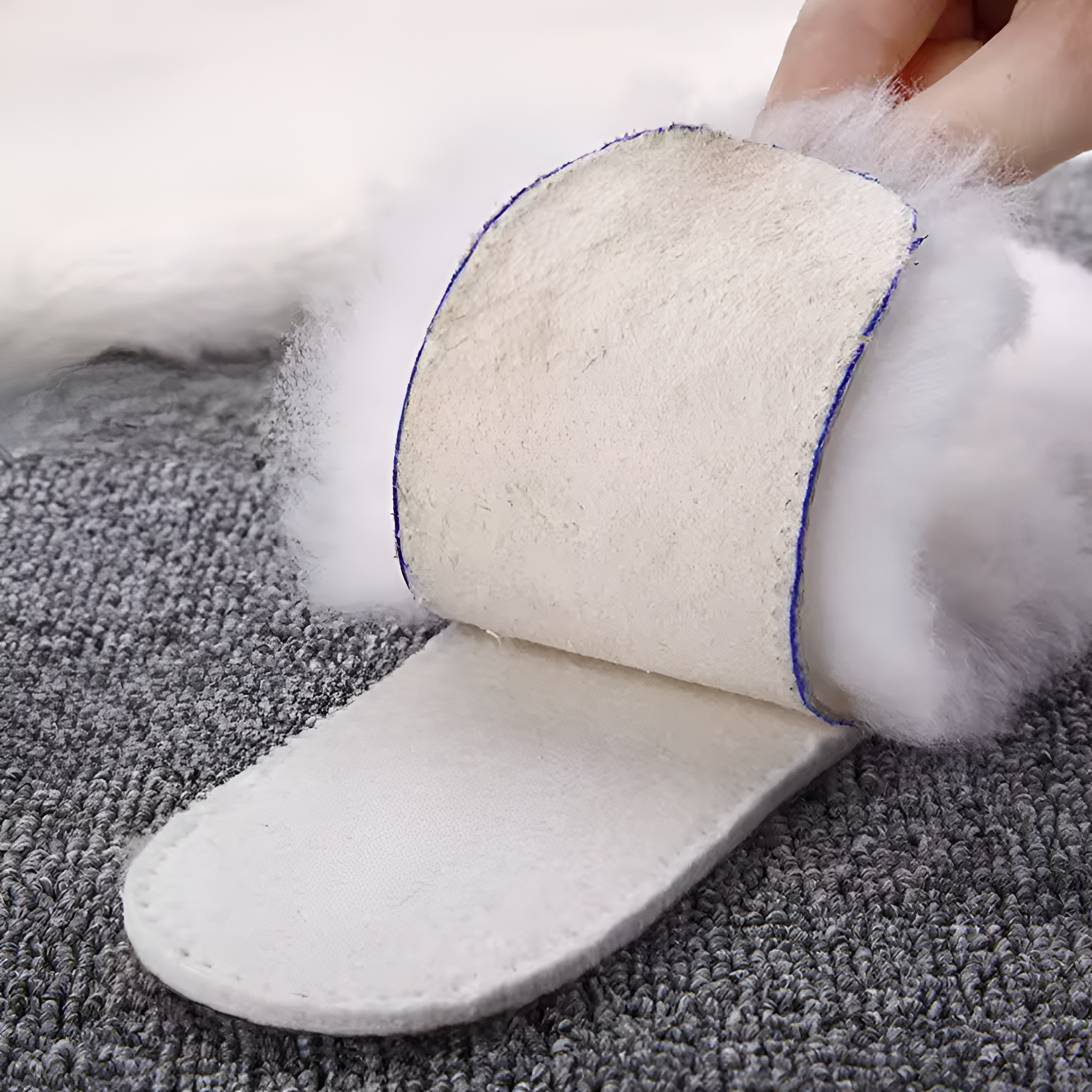 Eveline™ | Semelles de pantoufles en suède synthétique avec fourrure blanche