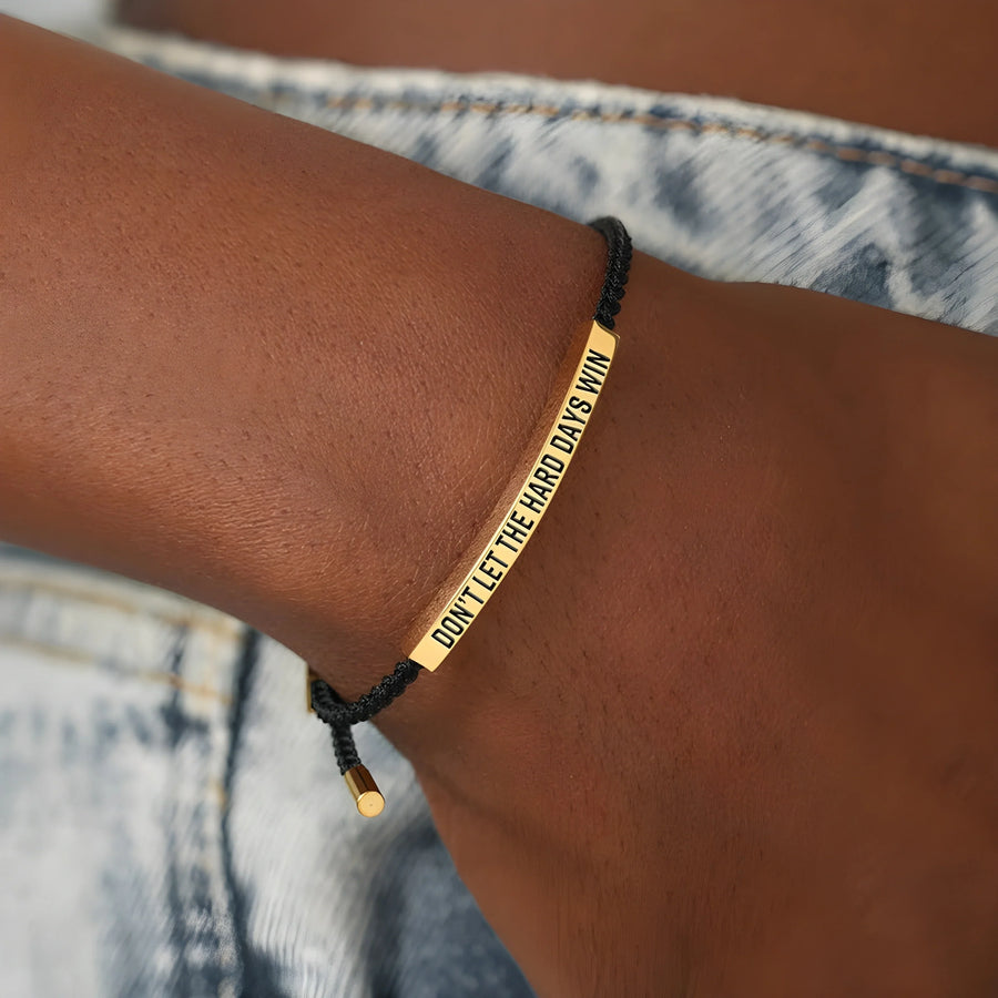Bracelet en Cordon Ajustable avec Citation Inspirante Gravée