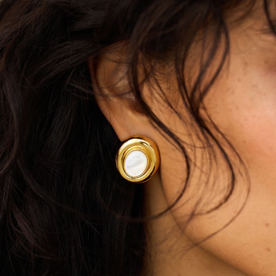 Ameliyana | Stud Earrings