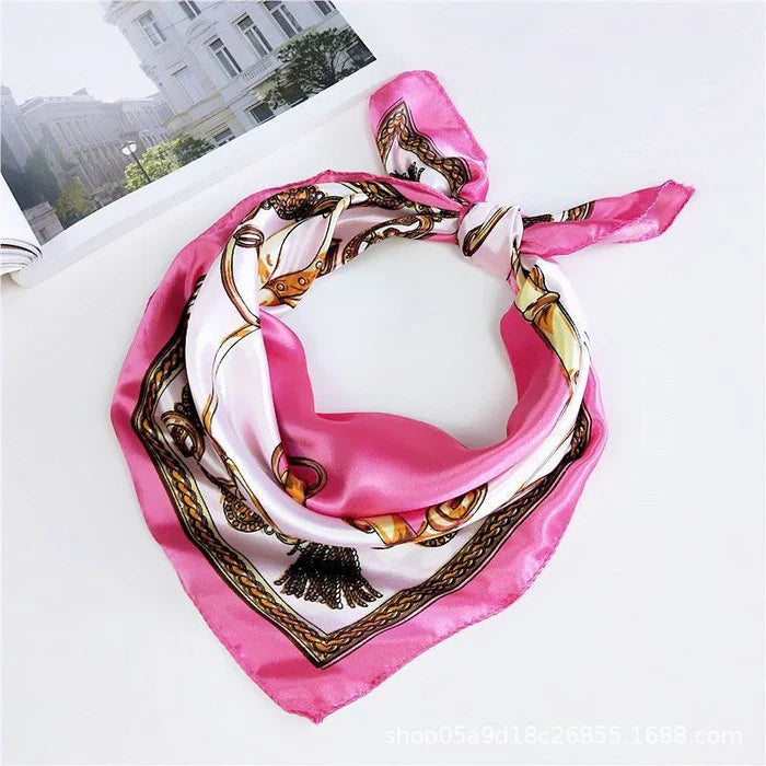 Écharpe carrée multicolore à imprimé chaîne baroque